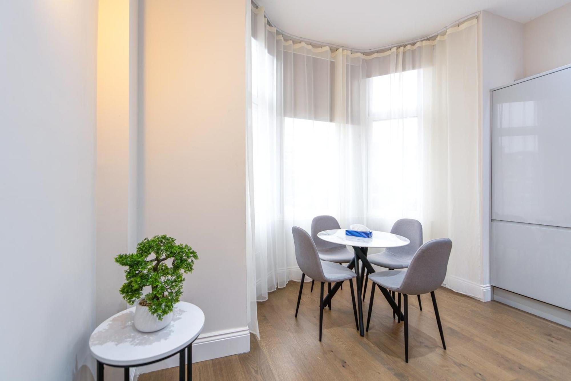Апарт отель Ealing Residency Лондон Экстерьер фото