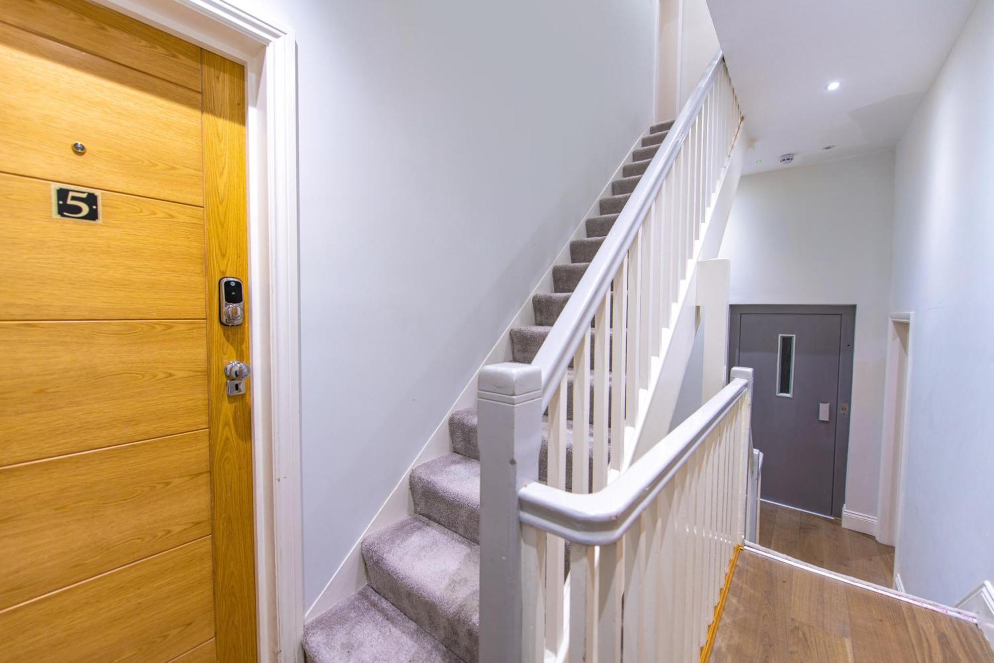 Апарт отель Ealing Residency Лондон Экстерьер фото